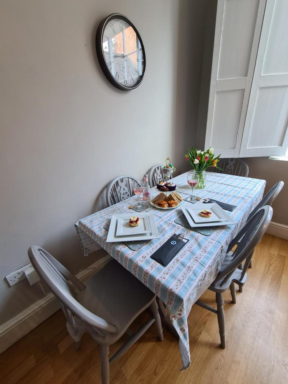 Coopers, Ground Floor Apartment With 2 Bedrooms And 2 Bathrooms Within A Georgian Listed Building Burton-upon-Trent Exterior foto