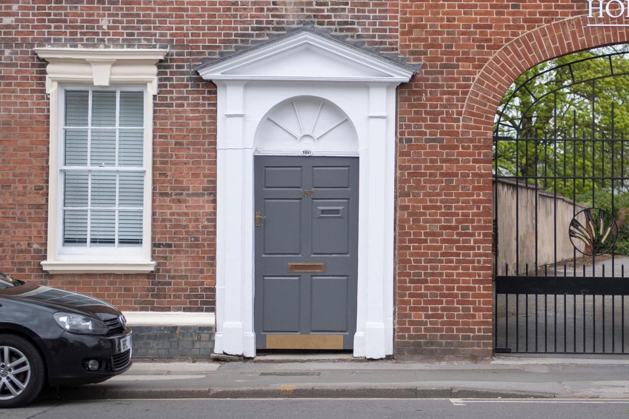 Coopers, Ground Floor Apartment With 2 Bedrooms And 2 Bathrooms Within A Georgian Listed Building Burton-upon-Trent Exterior foto